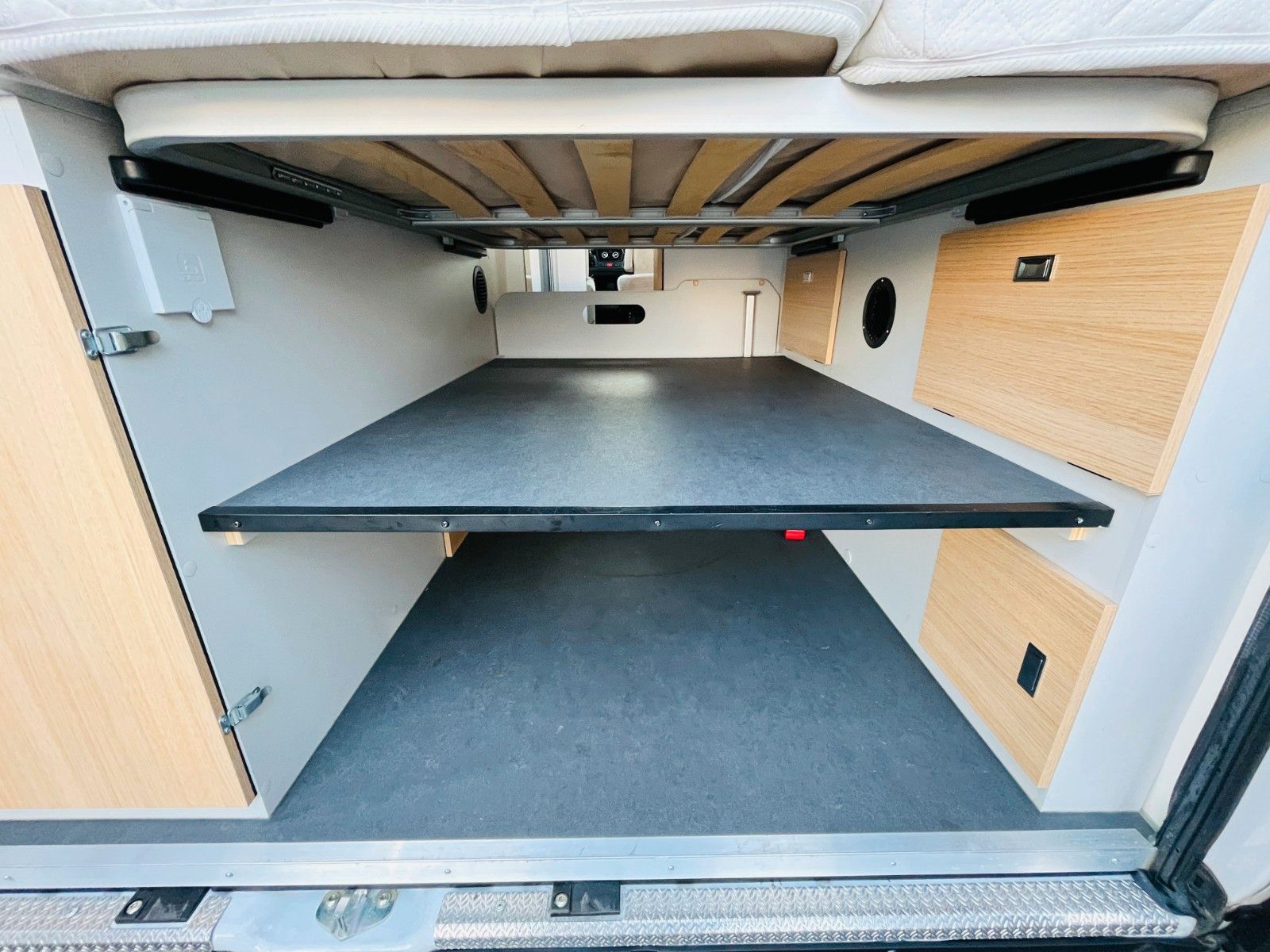 Fahrzeugabbildung Karmann DEXTER 580 QUERBETT MARKISE FAHRRADTRÄGER