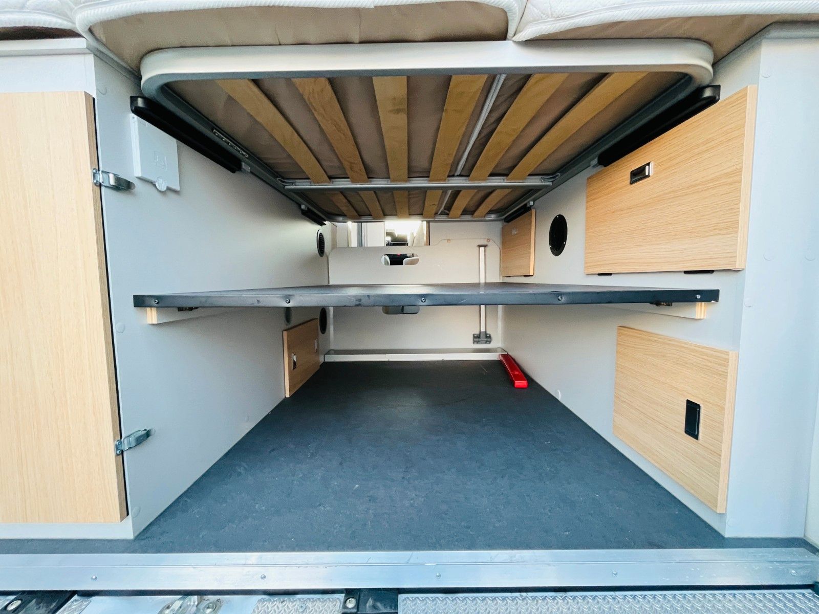 Fahrzeugabbildung Karmann DEXTER 580 QUERBETT MARKISE FAHRRADTRÄGER