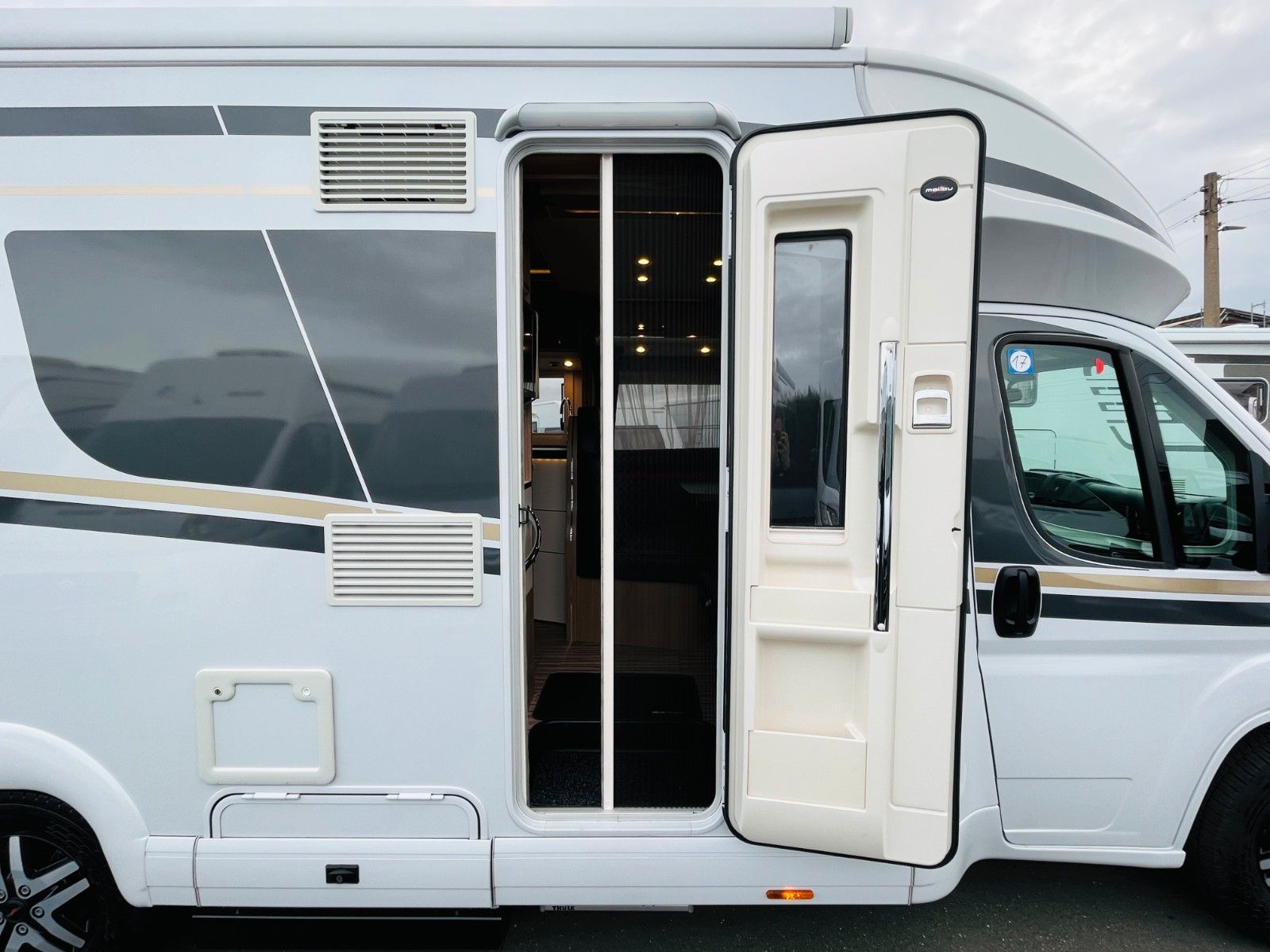 Fahrzeugabbildung Malibu T 440 LE EINZELBETTEN + HUBBETT + RAUMBAD
