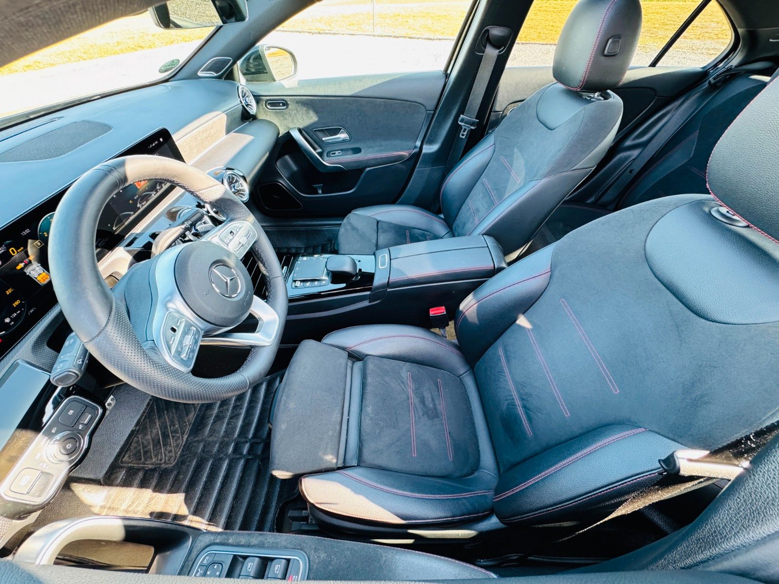 Fahrzeugabbildung Mercedes-Benz A 220 d LIM AMG*NIGHT*MULTIB*BURM*PANO*ACC*360*