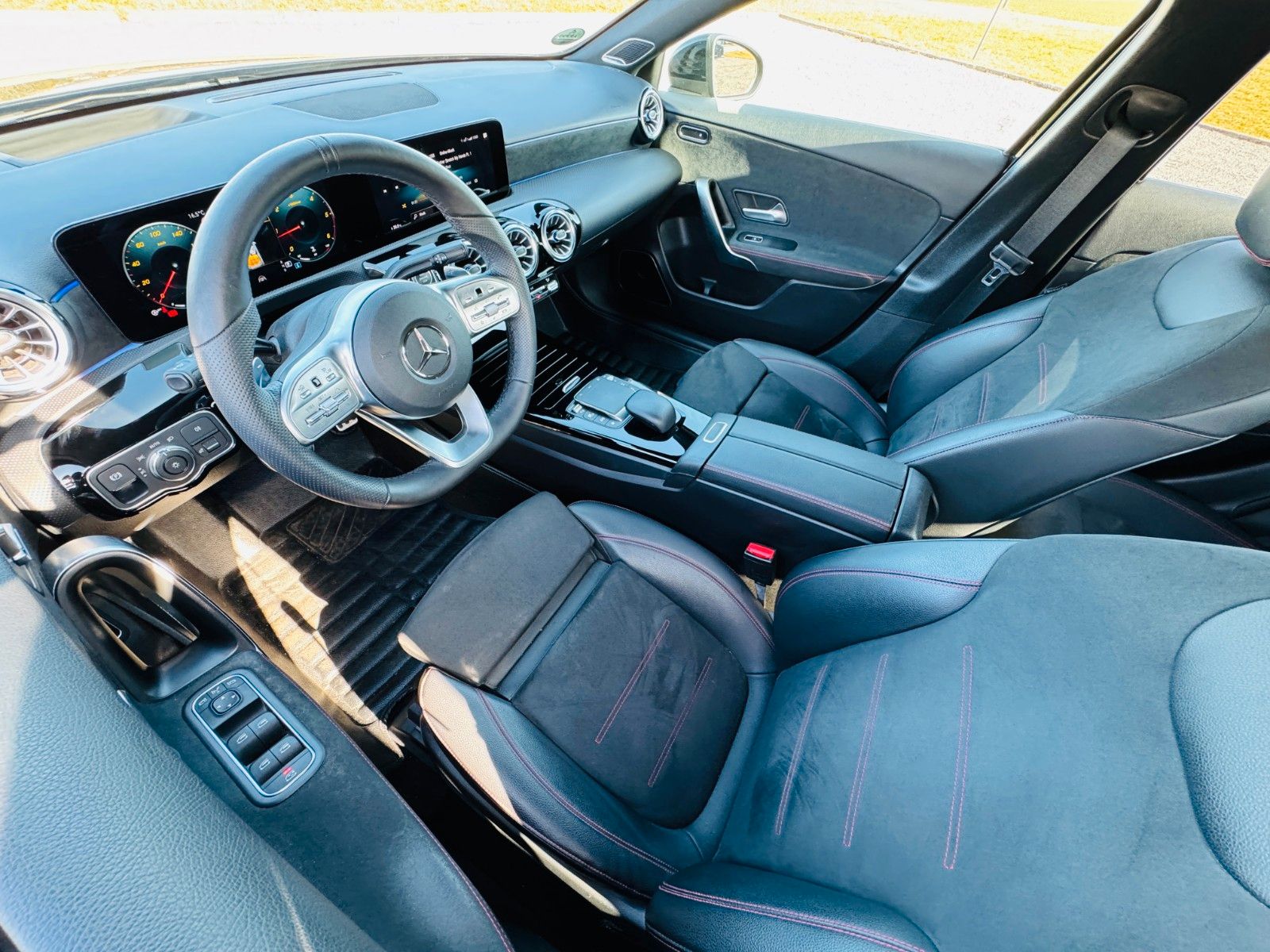 Fahrzeugabbildung Mercedes-Benz A 220 d LIM AMG*NIGHT*MULTIB*BURM*PANO*ACC*360*