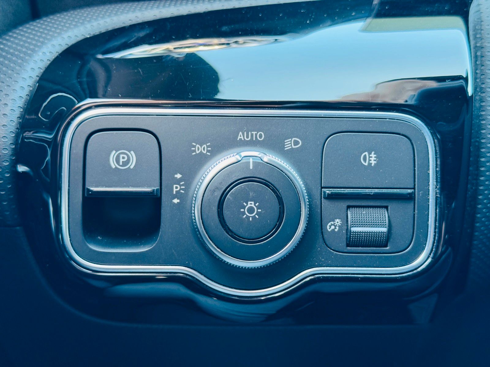 Fahrzeugabbildung Mercedes-Benz A 220 d LIM AMG*NIGHT*MULTIB*BURM*PANO*ACC*360*