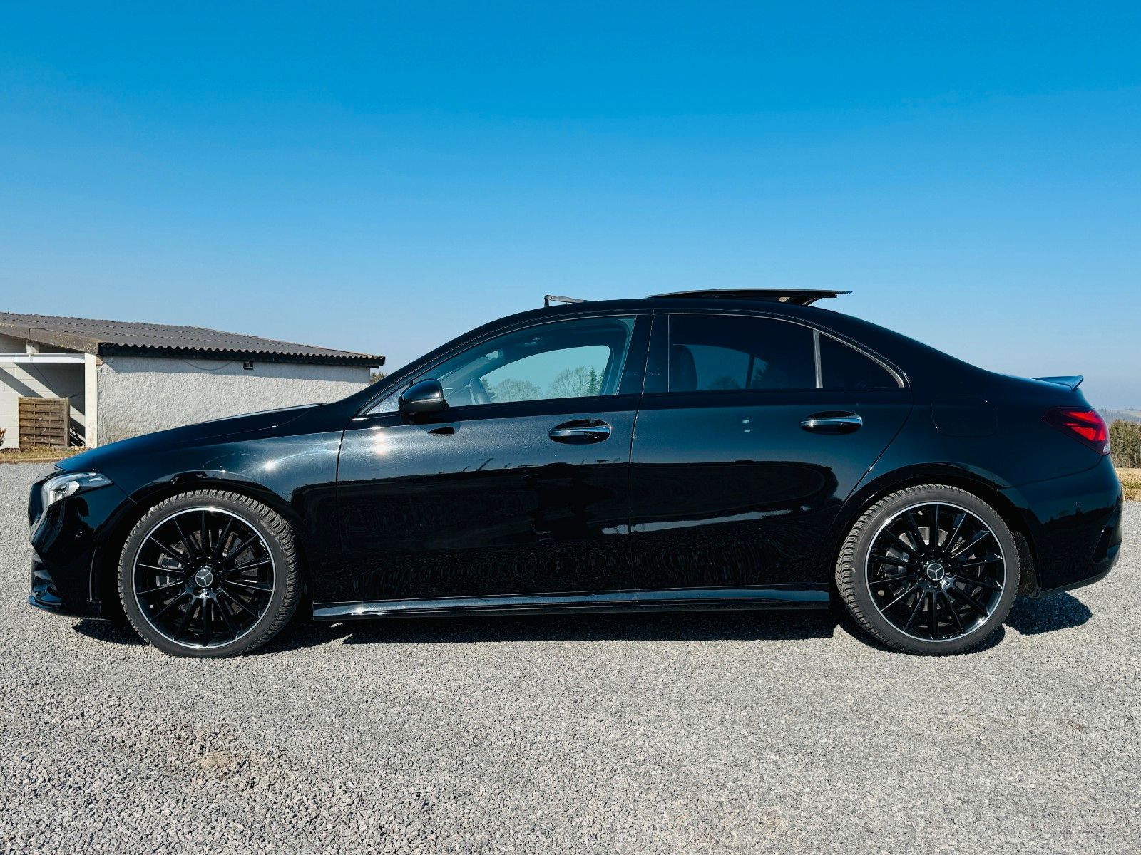 Fahrzeugabbildung Mercedes-Benz A 220 d LIM AMG*NIGHT*MULTIB*BURM*PANO*ACC*360*