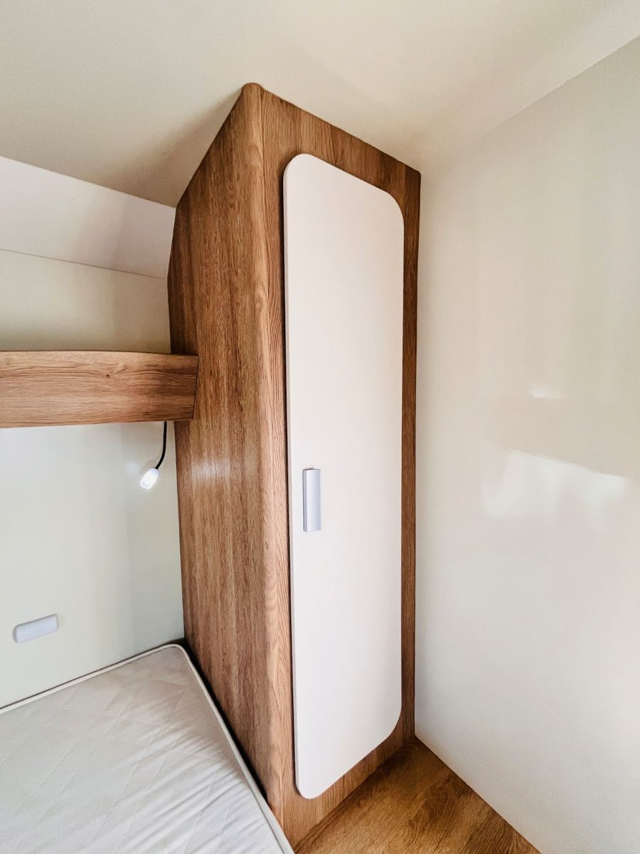Fahrzeugabbildung P.L.A. HAPPY 390 QUEENSBETT HUBBETT MARKISE