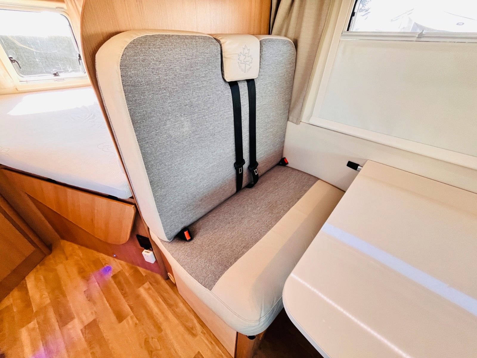 Fahrzeugabbildung Ahorn CAMP T 660 PLUS FRANZ.BETT HUBBETT 6-SITZE