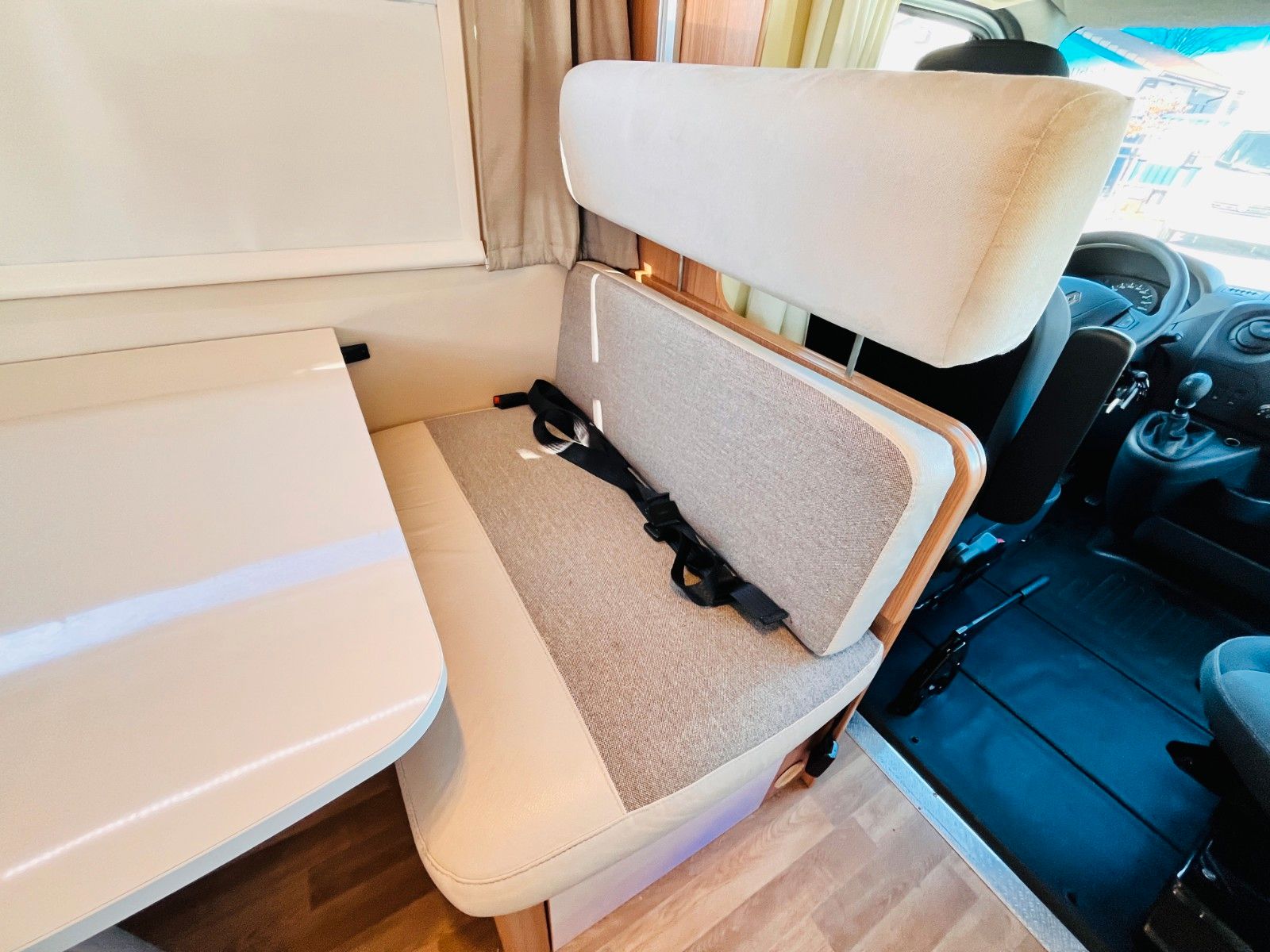 Fahrzeugabbildung Ahorn CAMP T 660 PLUS FRANZ.BETT HUBBETT 6-SITZE