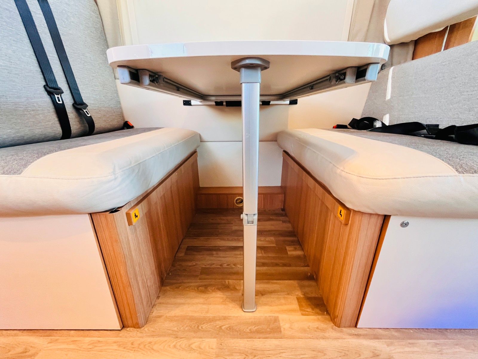 Fahrzeugabbildung Ahorn CAMP T 660 PLUS FRANZ.BETT HUBBETT 6-SITZE