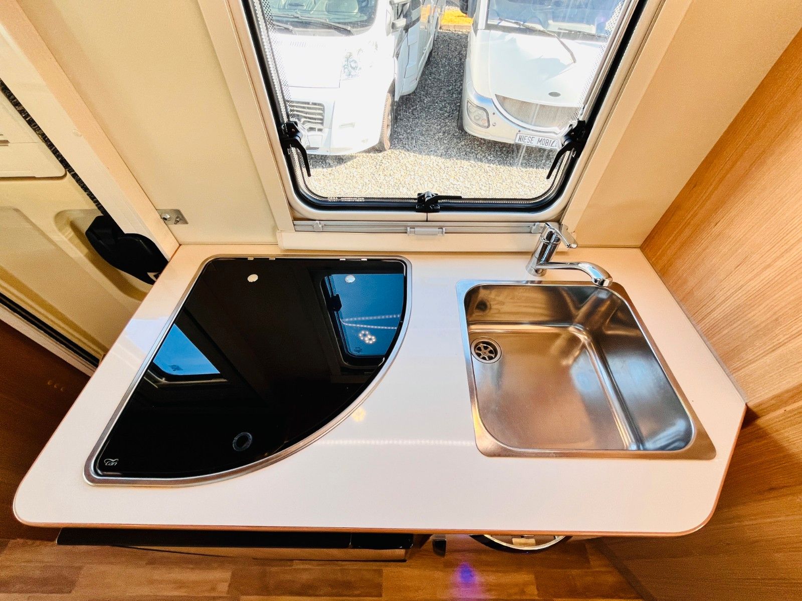 Fahrzeugabbildung Ahorn CAMP T 660 PLUS FRANZ.BETT HUBBETT 6-SITZE