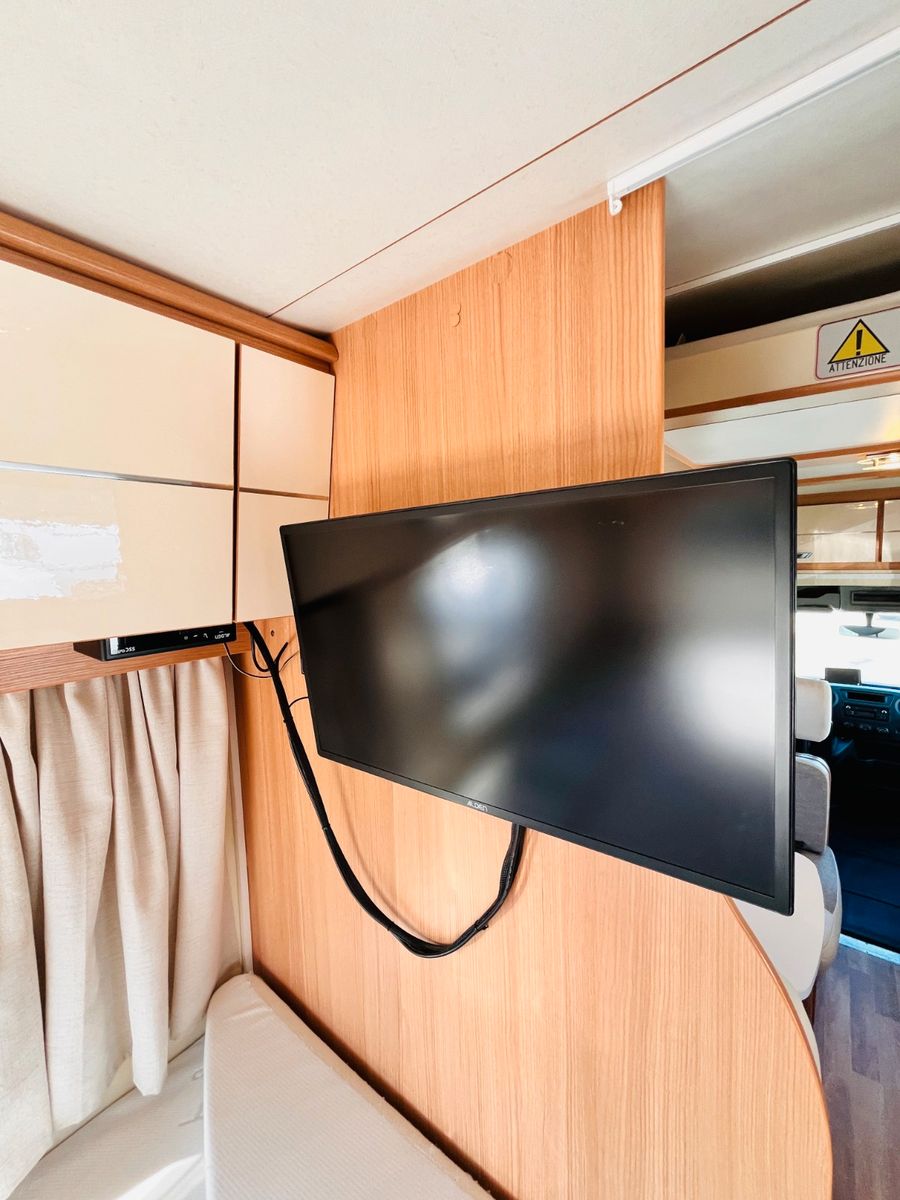 Fahrzeugabbildung Ahorn CAMP T 660 PLUS FRANZ.BETT HUBBETT 6-SITZE