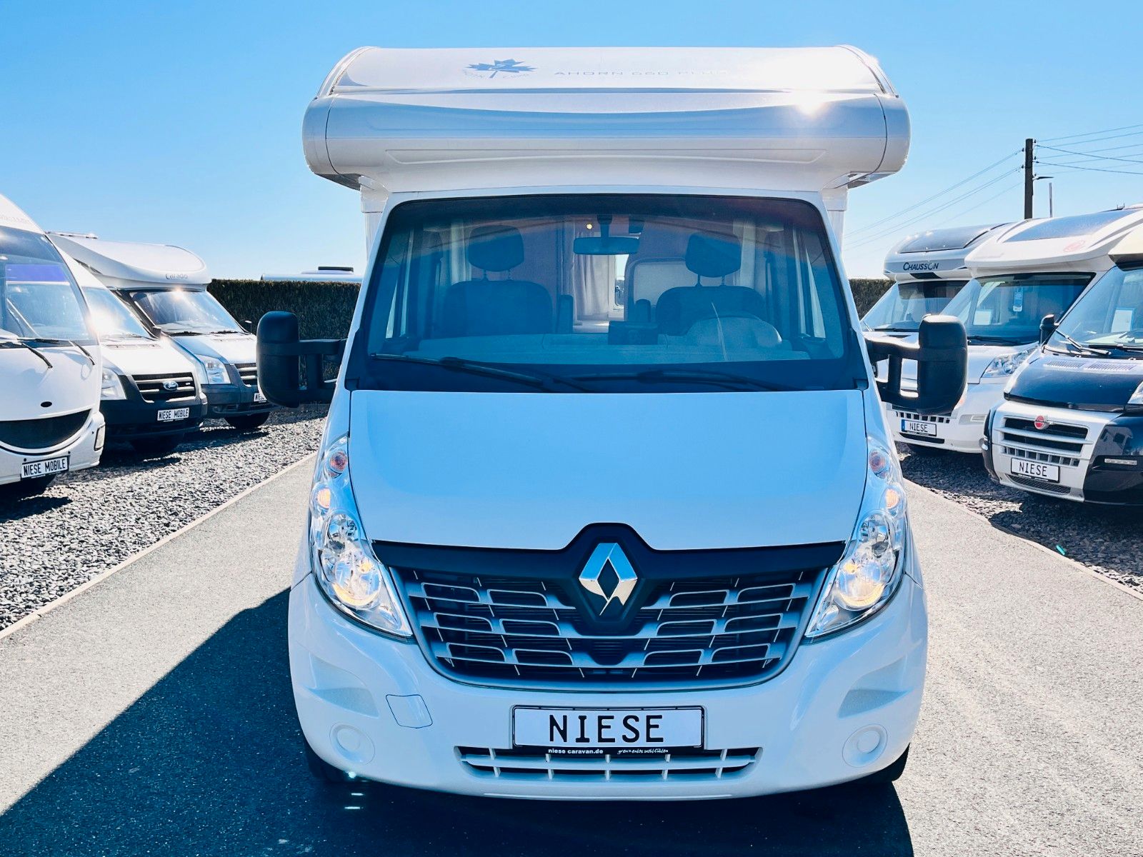 Fahrzeugabbildung Ahorn CAMP T 660 PLUS FRANZ.BETT HUBBETT 6-SITZE