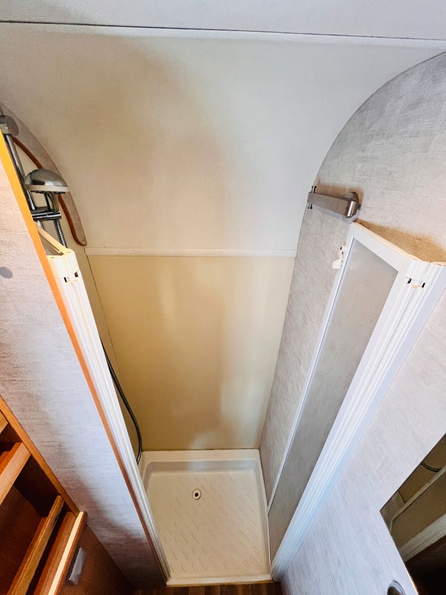 Fahrzeugabbildung Ahorn CAMP T 660 PLUS FRANZ.BETT HUBBETT 6-SITZE