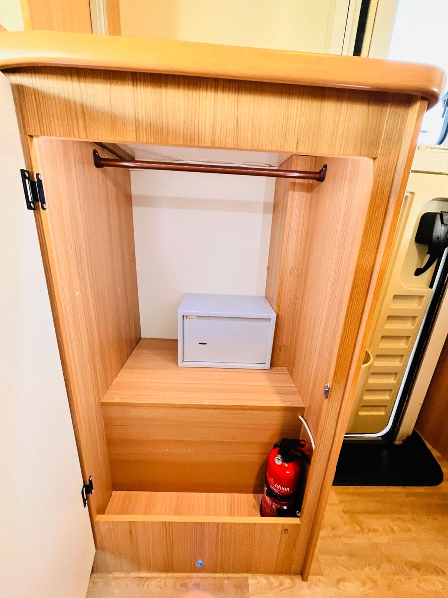 Fahrzeugabbildung Ahorn CAMP T 660 PLUS FRANZ.BETT HUBBETT 6-SITZE