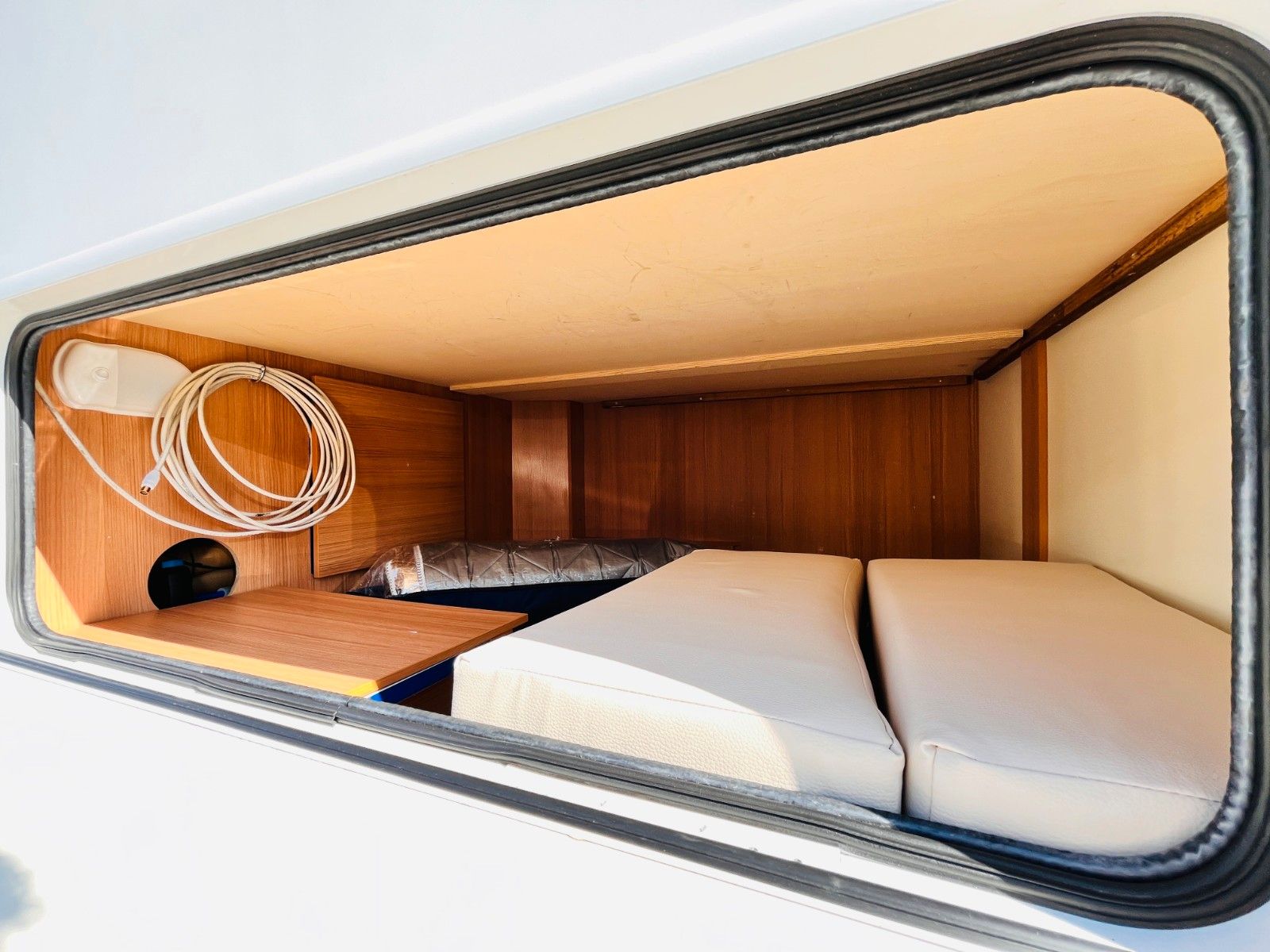 Fahrzeugabbildung Ahorn CAMP T 660 PLUS FRANZ.BETT HUBBETT 6-SITZE