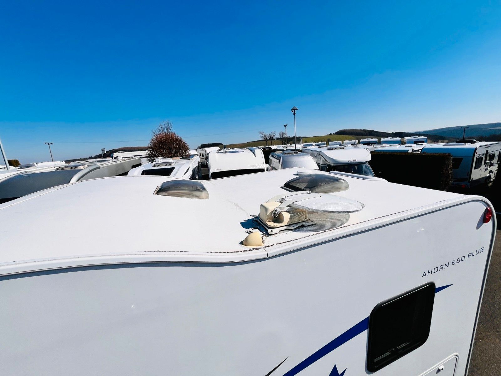 Fahrzeugabbildung Ahorn CAMP T 660 PLUS FRANZ.BETT HUBBETT 6-SITZE