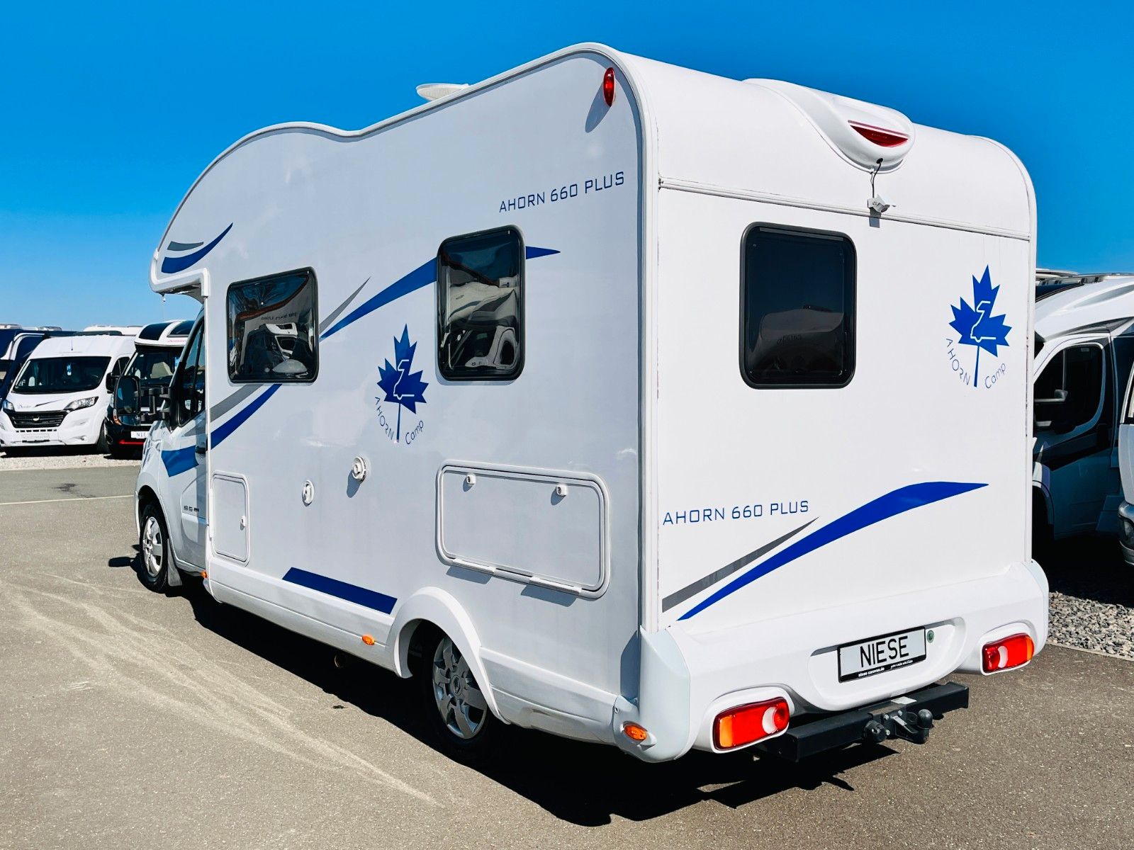 Fahrzeugabbildung Ahorn CAMP T 660 PLUS FRANZ.BETT HUBBETT 6-SITZE