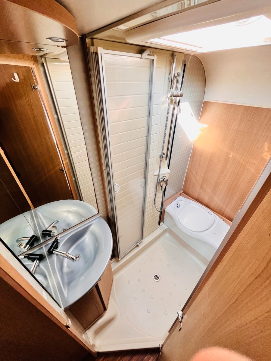 Fahrzeugabbildung Bürstner AVERSO FIFTY 465 TS FRANZ.BETT DUSCHE