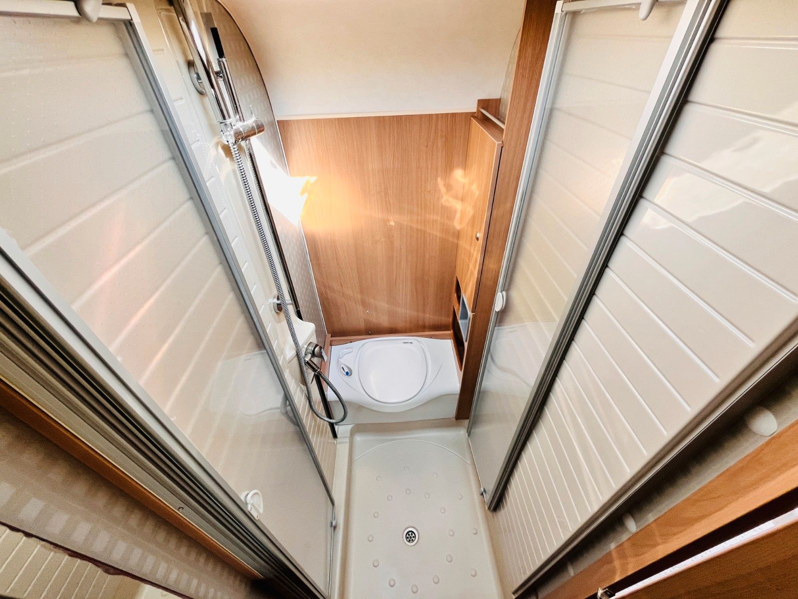 Fahrzeugabbildung Bürstner AVERSO FIFTY 465 TS FRANZ.BETT DUSCHE