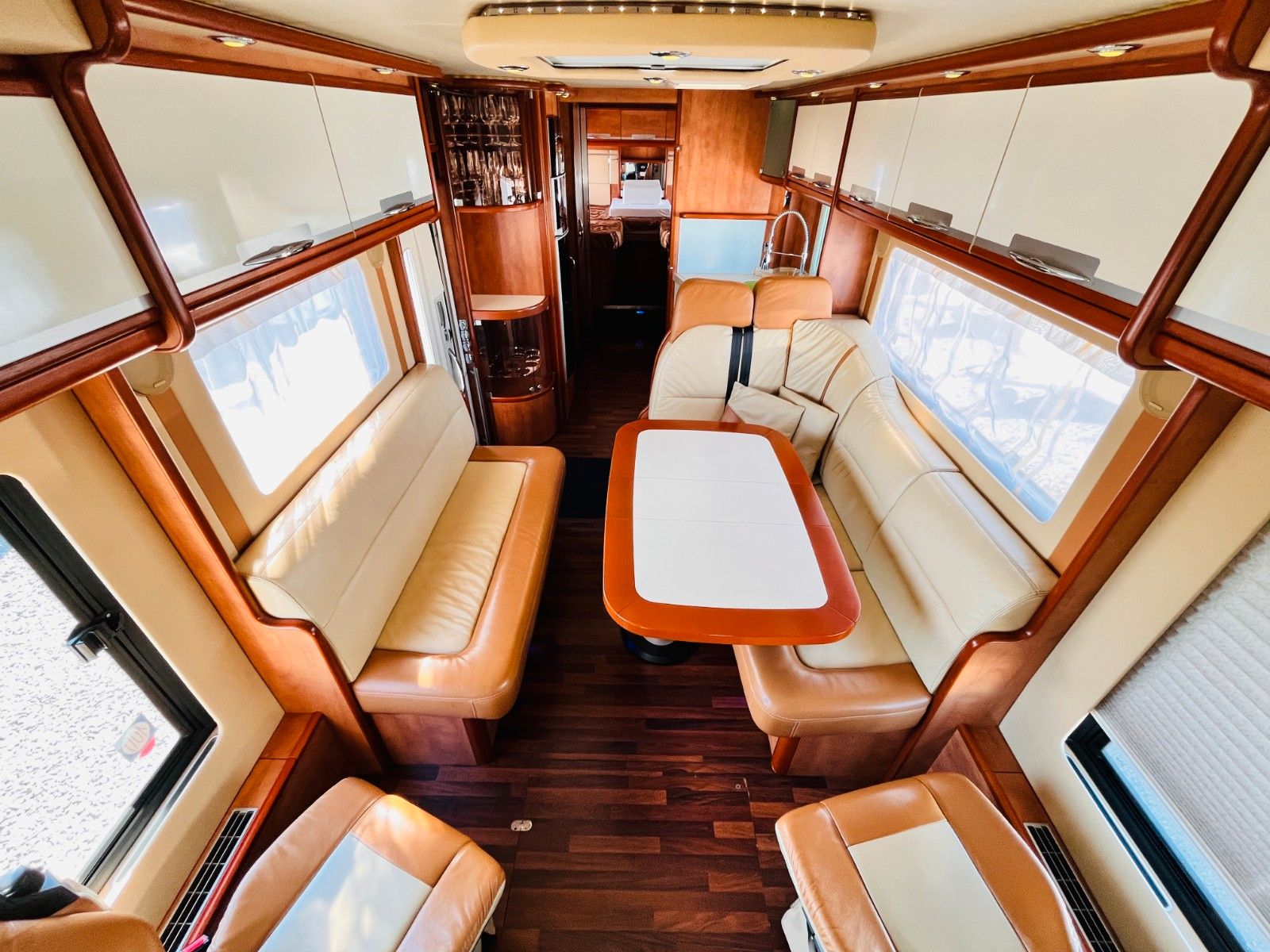 Fahrzeugabbildung Carthago LINER 65 LE MAN 250PS SAT SOLAR KLIMA LUFTFEDER