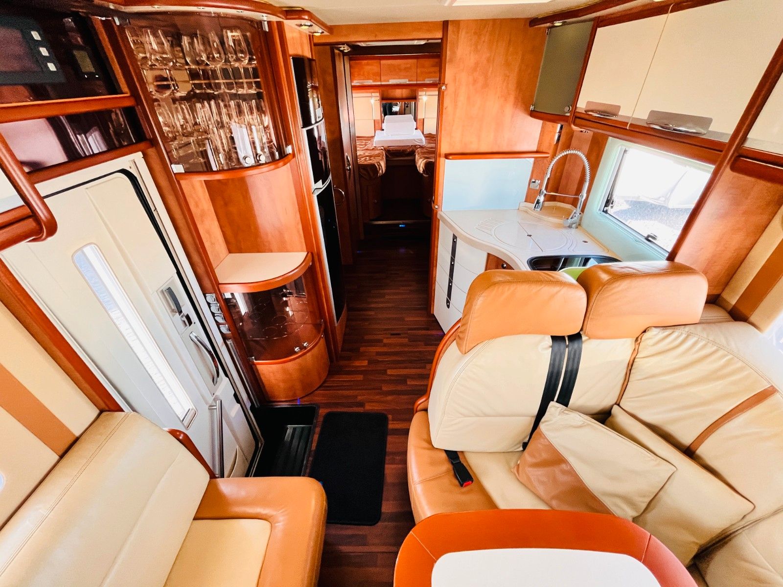 Fahrzeugabbildung Carthago LINER 65 LE MAN 250PS SAT SOLAR KLIMA LUFTFEDER
