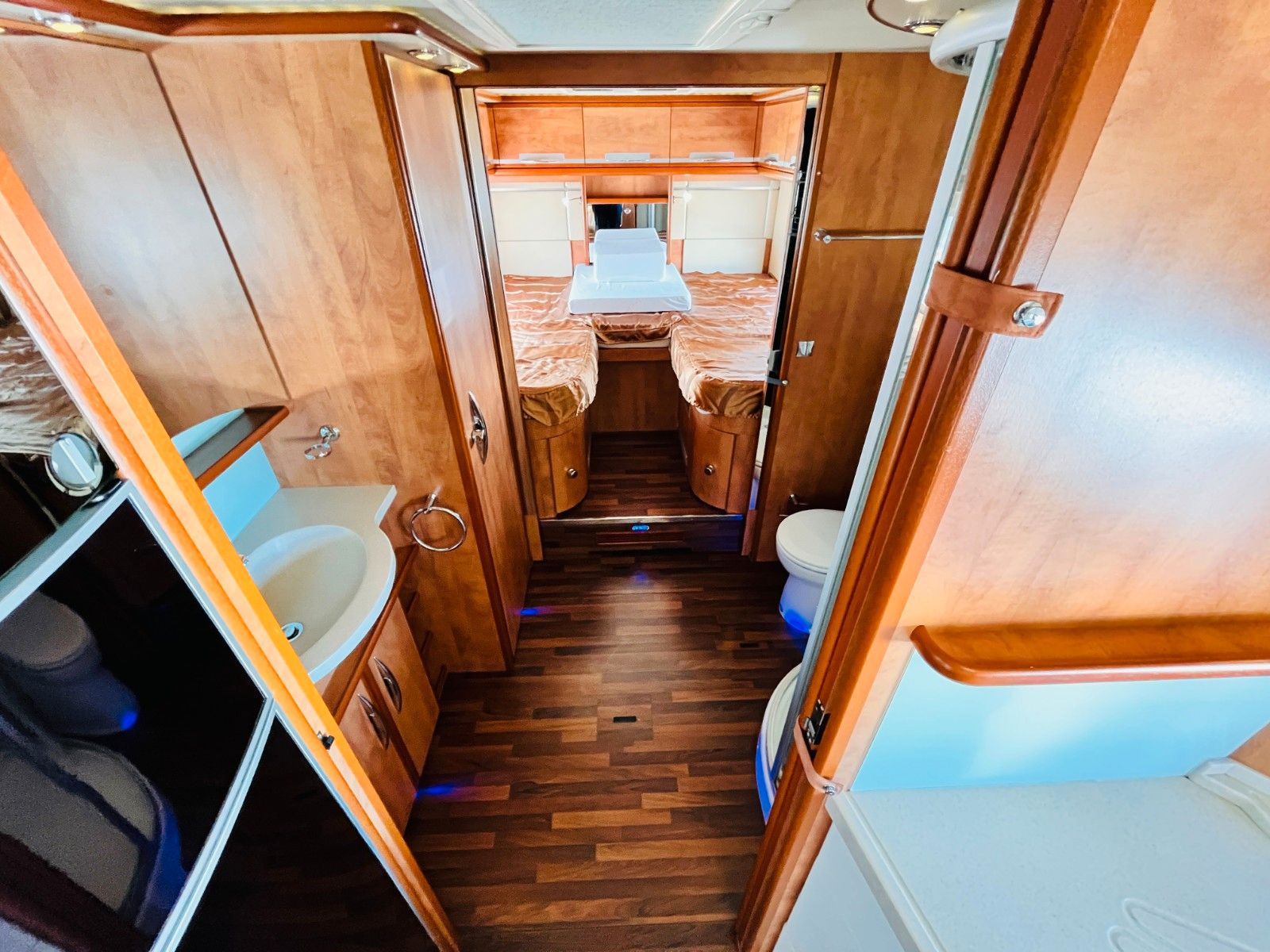 Fahrzeugabbildung Carthago LINER 65 LE MAN 250PS SAT SOLAR KLIMA LUFTFEDER