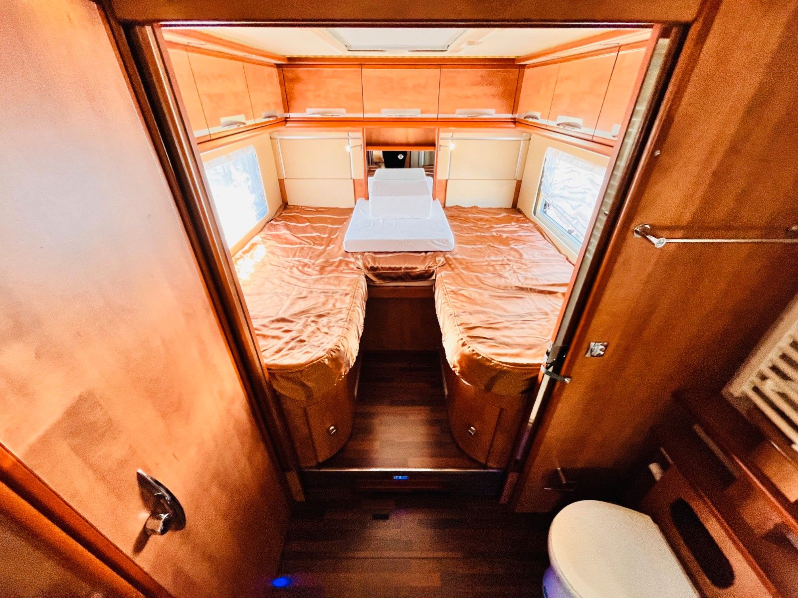 Fahrzeugabbildung Carthago LINER 65 LE MAN 250PS SAT SOLAR KLIMA LUFTFEDER