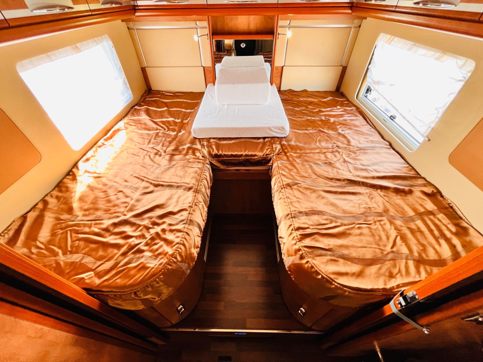 Fahrzeugabbildung Carthago LINER 65 LE MAN 250PS SAT SOLAR KLIMA LUFTFEDER