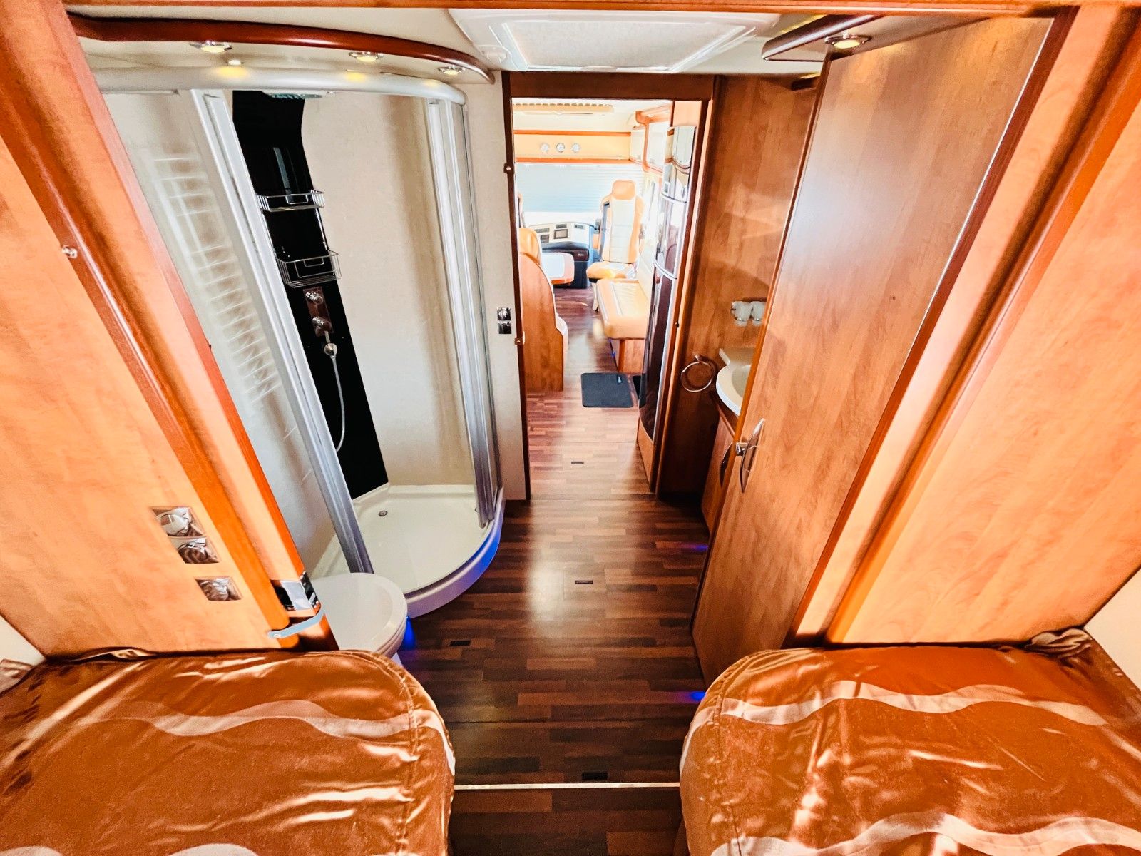 Fahrzeugabbildung Carthago LINER 65 LE MAN 250PS SAT SOLAR KLIMA LUFTFEDER