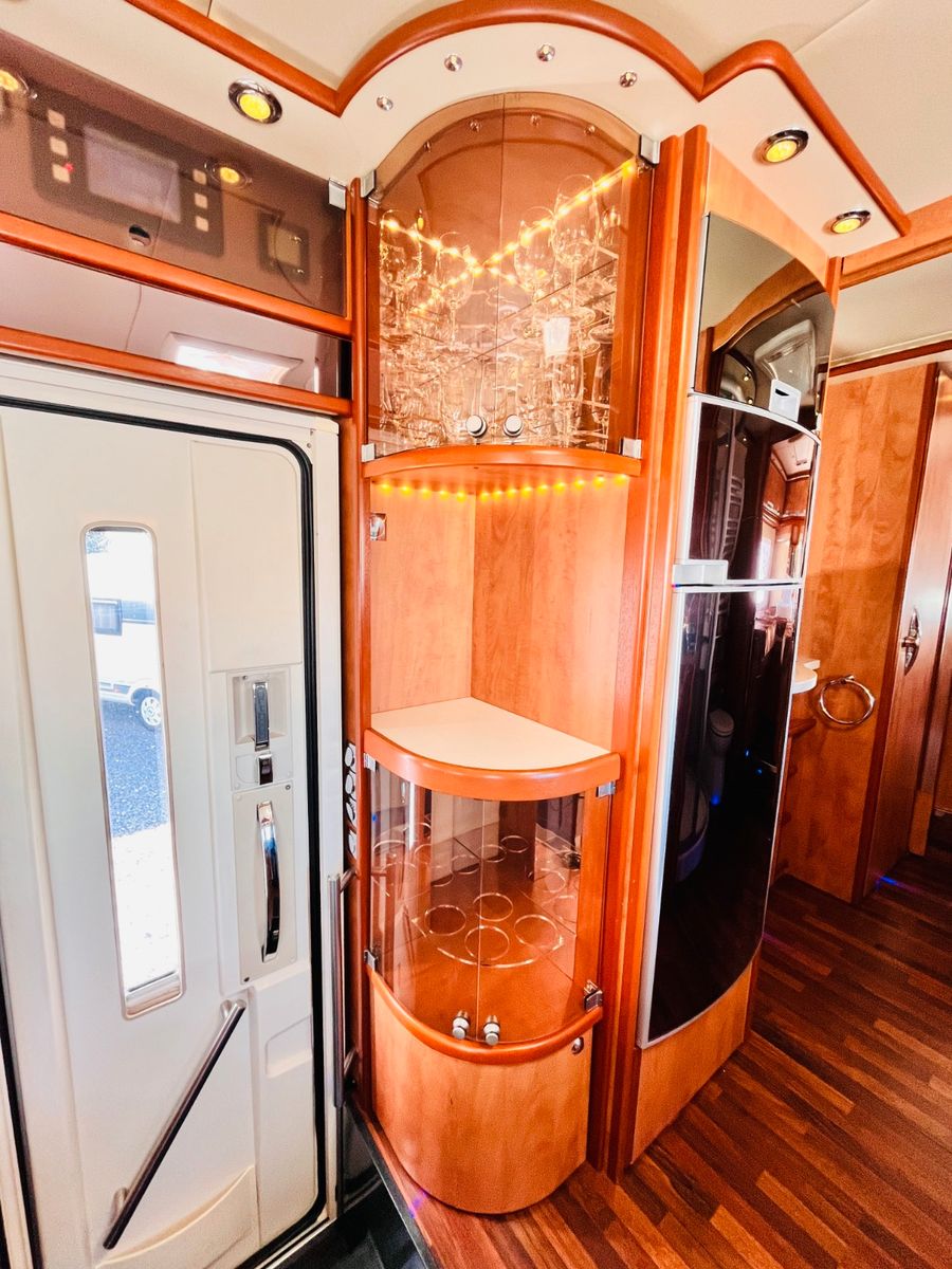 Fahrzeugabbildung Carthago LINER 65 LE MAN 250PS SAT SOLAR KLIMA LUFTFEDER