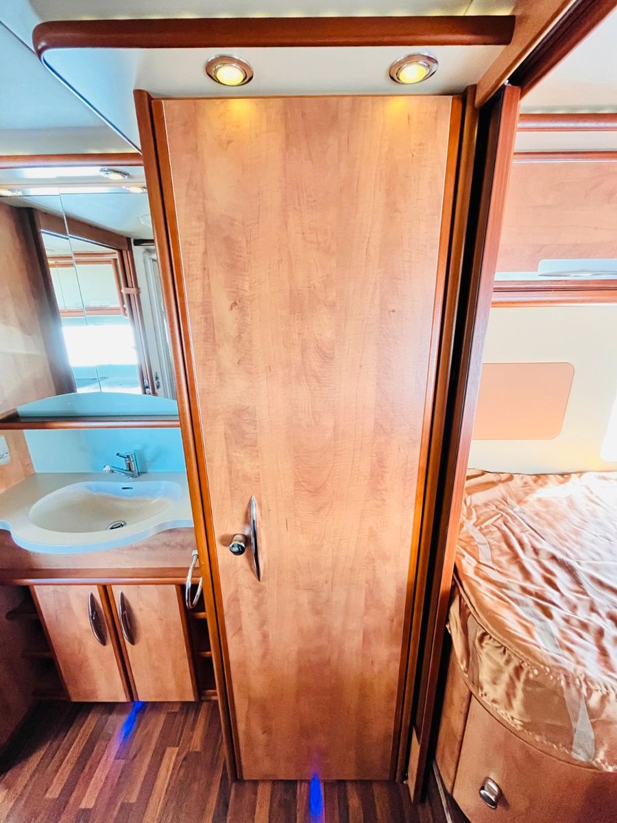 Fahrzeugabbildung Carthago LINER 65 LE MAN 250PS SAT SOLAR KLIMA LUFTFEDER