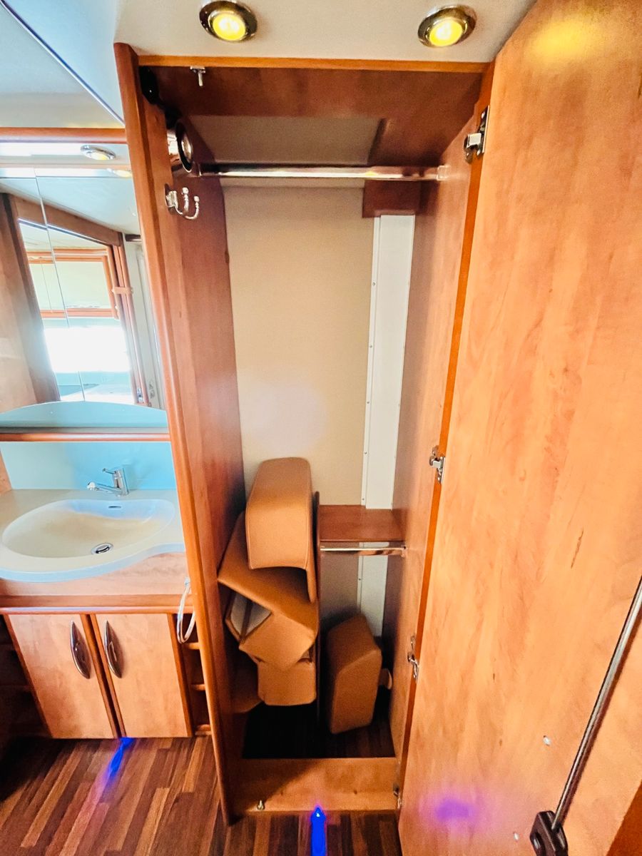 Fahrzeugabbildung Carthago LINER 65 LE MAN 250PS SAT SOLAR KLIMA LUFTFEDER