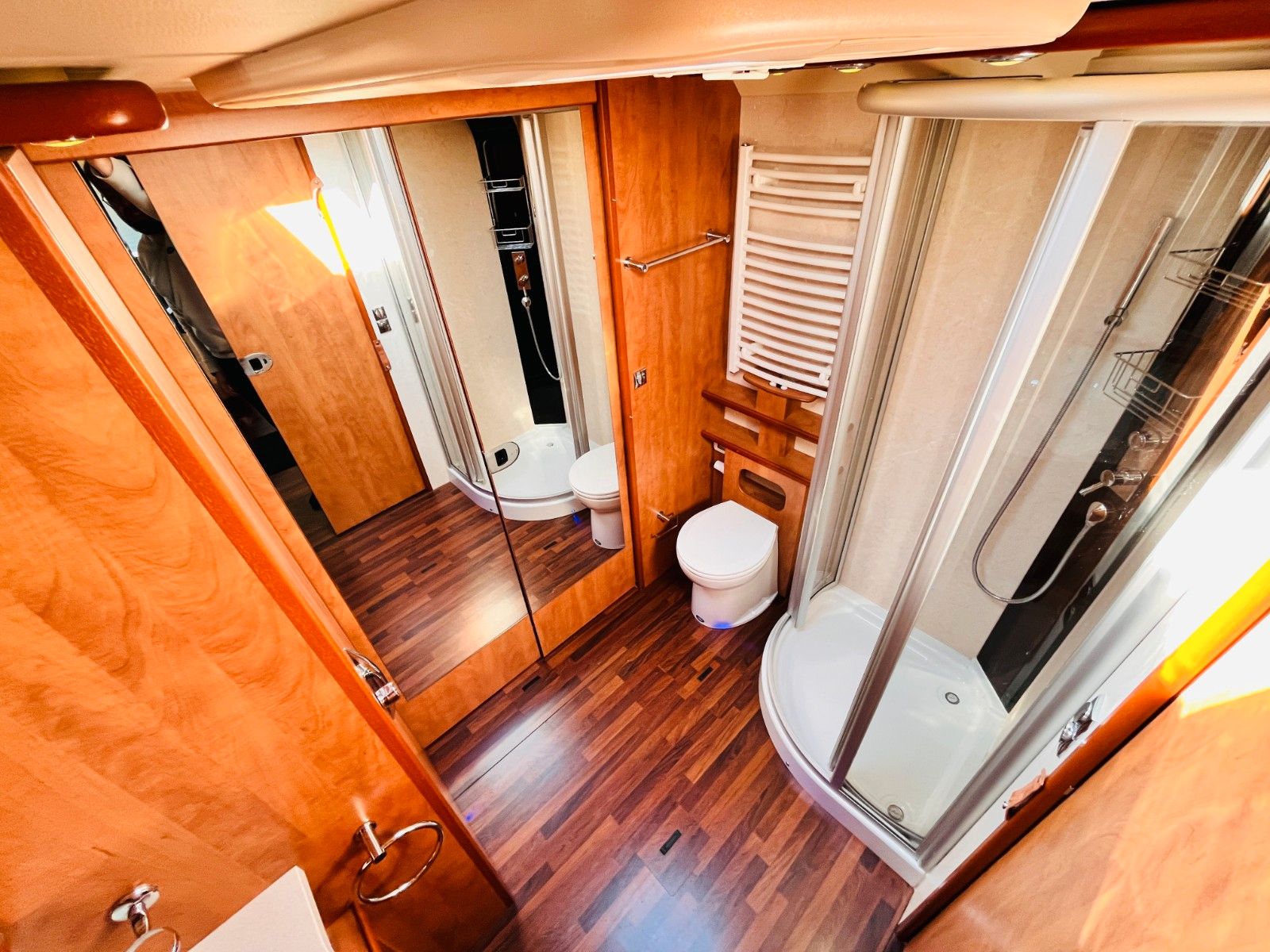 Fahrzeugabbildung Carthago LINER 65 LE MAN 250PS SAT SOLAR KLIMA LUFTFEDER