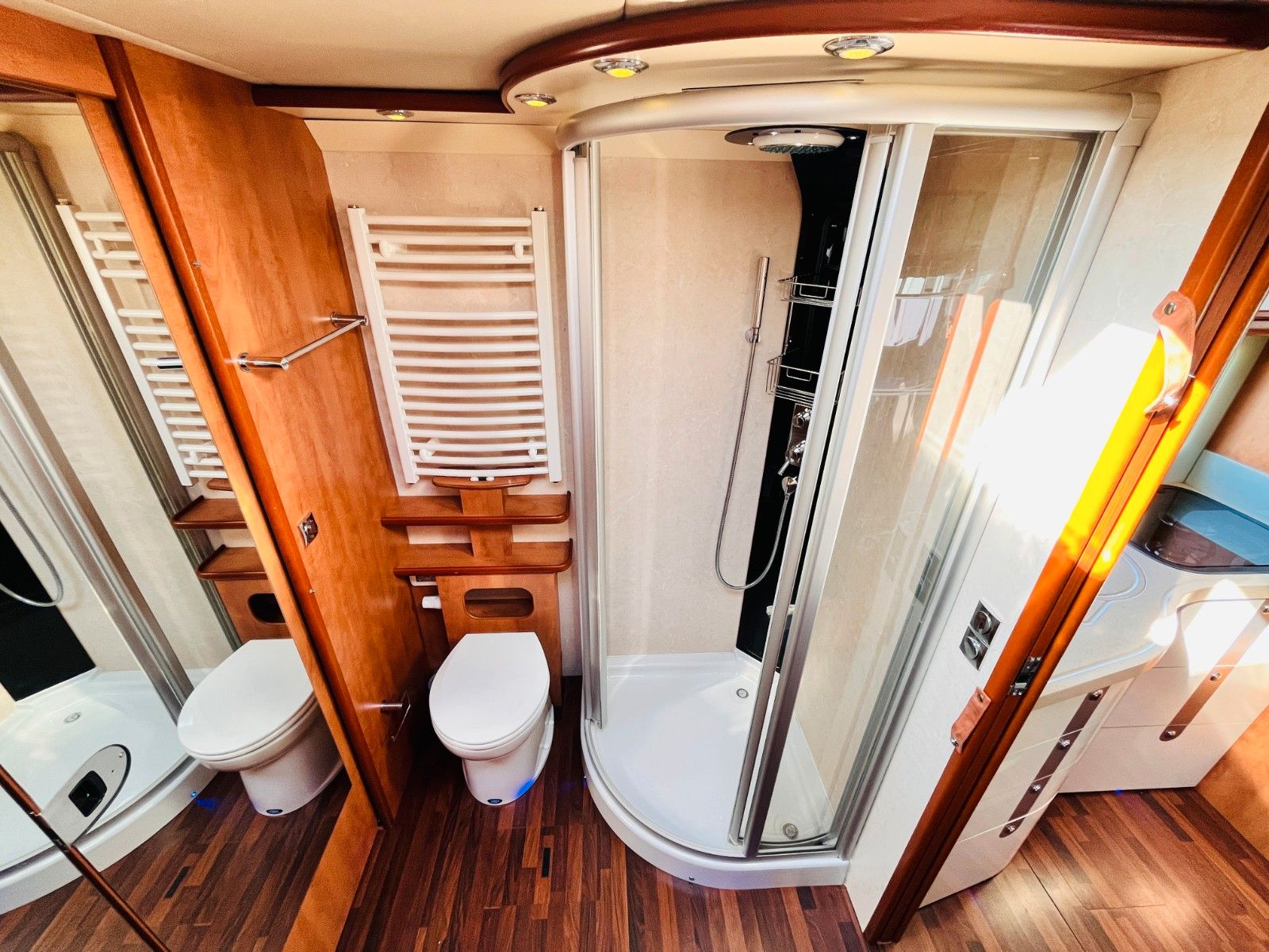 Fahrzeugabbildung Carthago LINER 65 LE MAN 250PS SAT SOLAR KLIMA LUFTFEDER