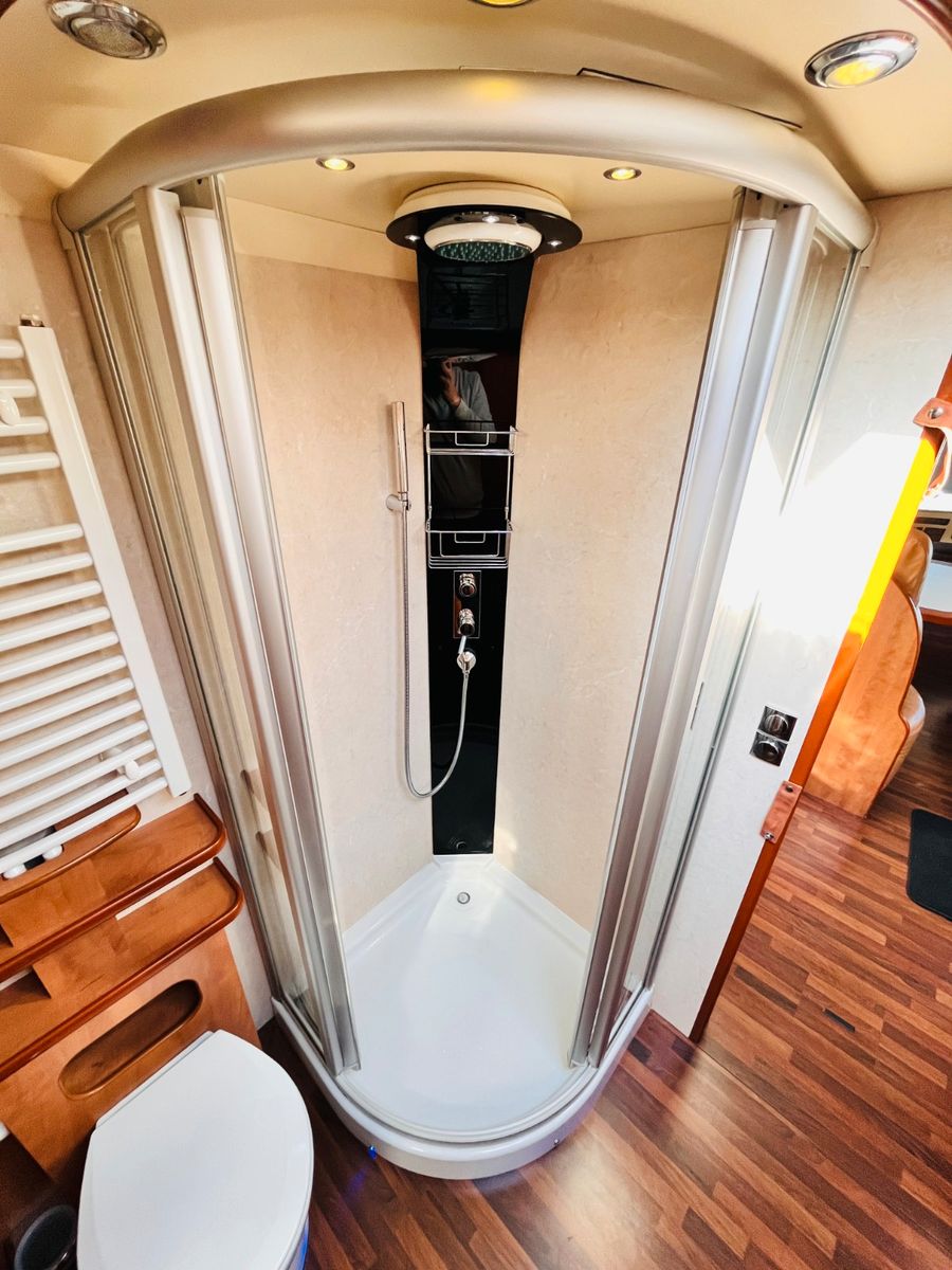 Fahrzeugabbildung Carthago LINER 65 LE MAN 250PS SAT SOLAR KLIMA LUFTFEDER