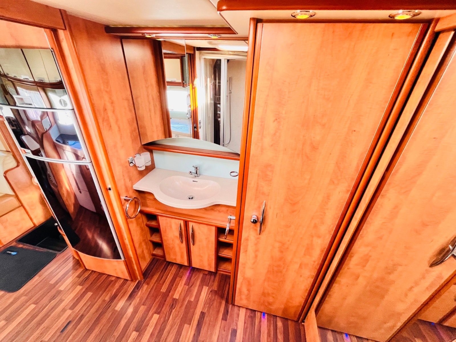 Fahrzeugabbildung Carthago LINER 65 LE MAN 250PS SAT SOLAR KLIMA LUFTFEDER