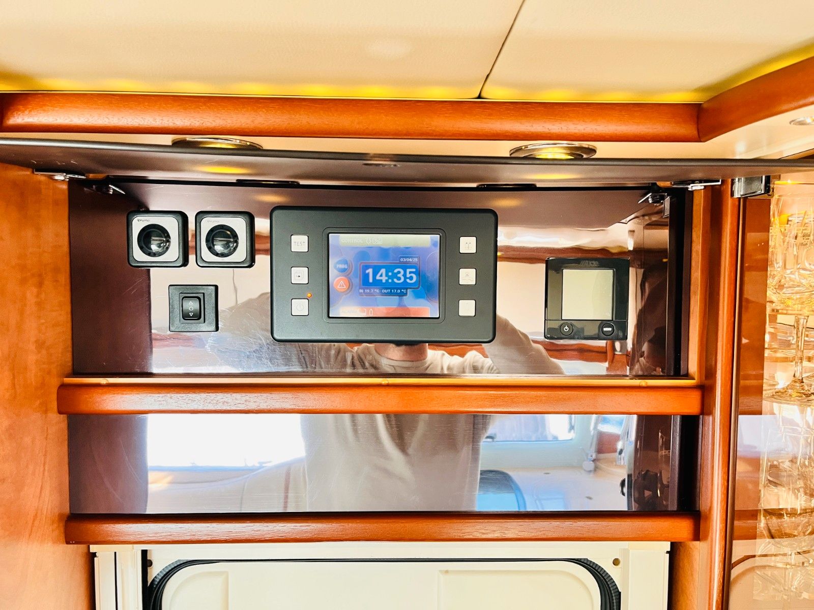 Fahrzeugabbildung Carthago LINER 65 LE MAN 250PS SAT SOLAR KLIMA LUFTFEDER