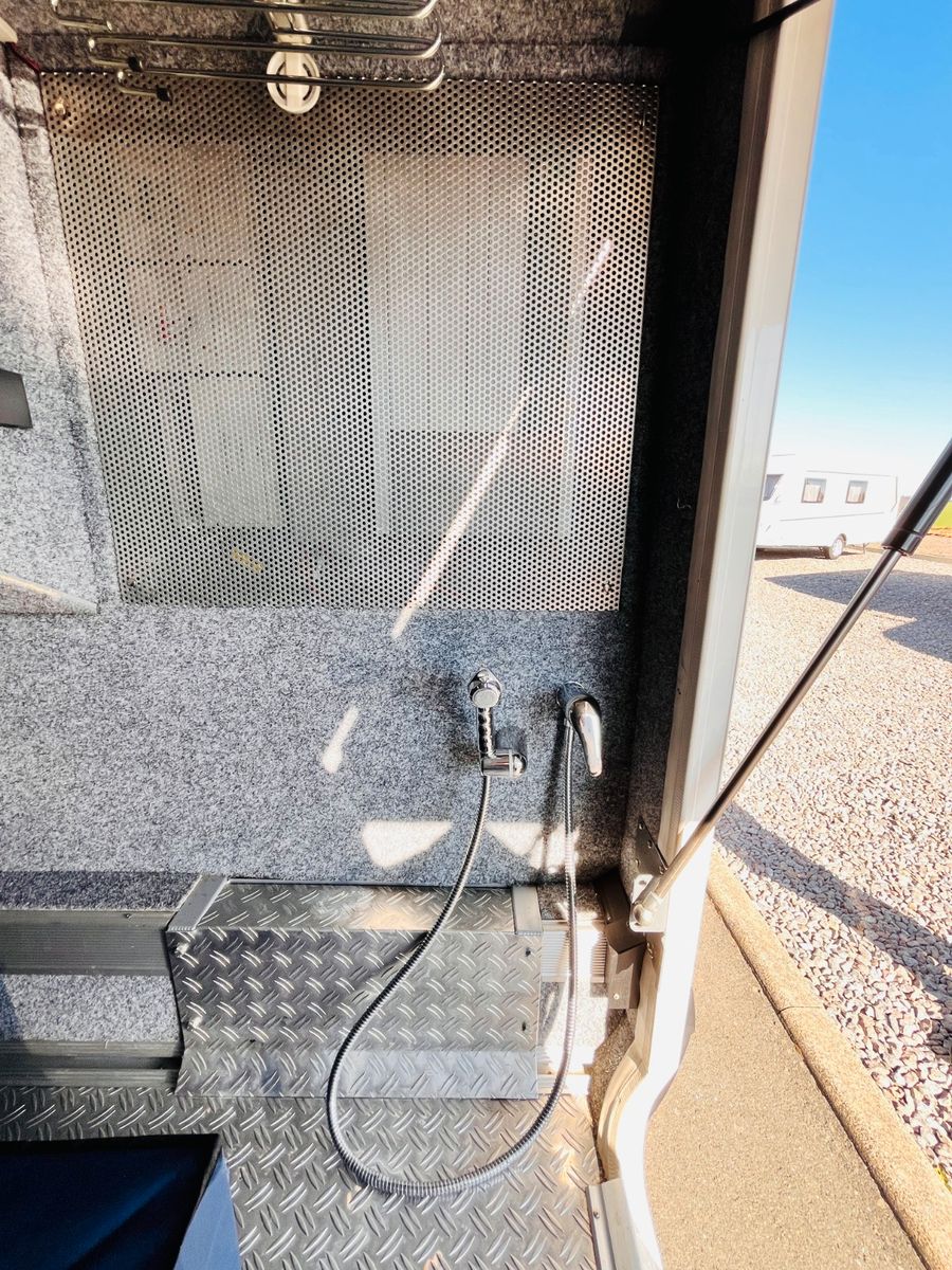 Fahrzeugabbildung Carthago LINER 65 LE MAN 250PS SAT SOLAR KLIMA LUFTFEDER