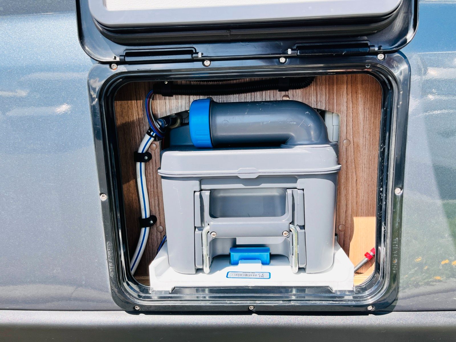 Fahrzeugabbildung Carado CVE 600 QUERBETT FAHRRADTRÄGER SOLAR MARKISE