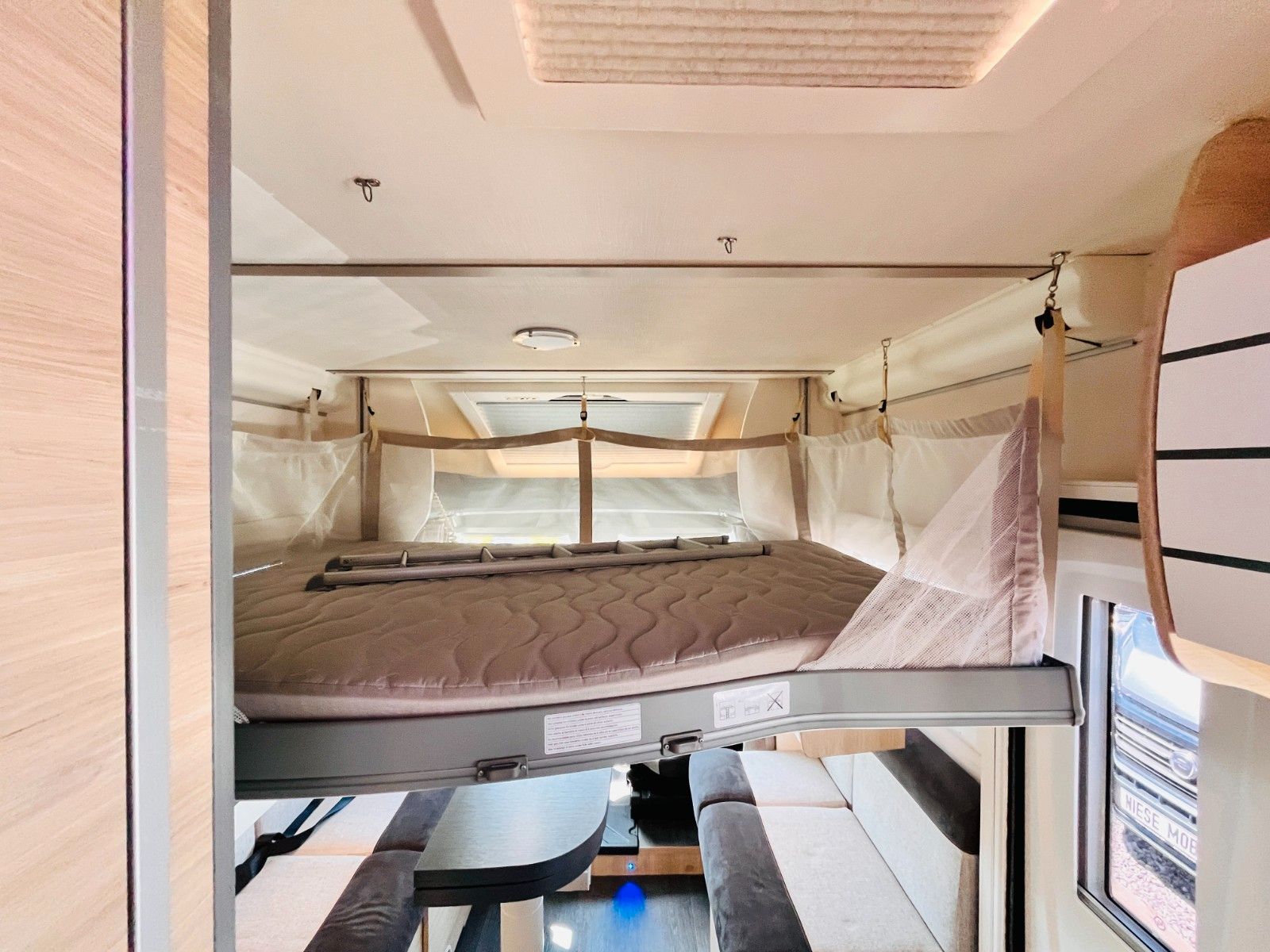 Fahrzeugabbildung Challenger STAR EDITION 264 QUERBETT GARAGE SAT TV SOLAR